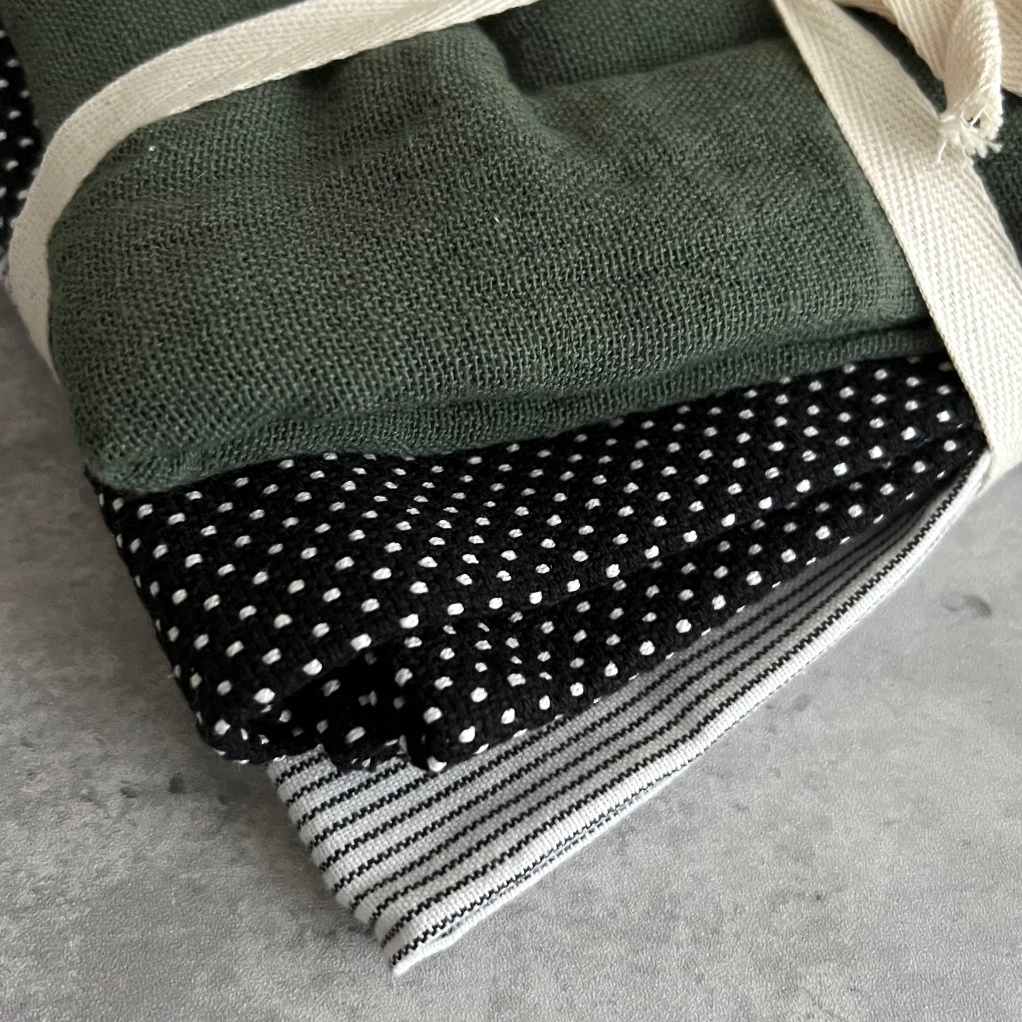 Green and Black Tea Towel Set